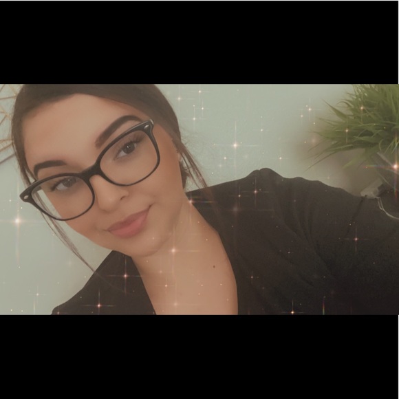 Meet your Posher, < welcome - Picture 2 of 5